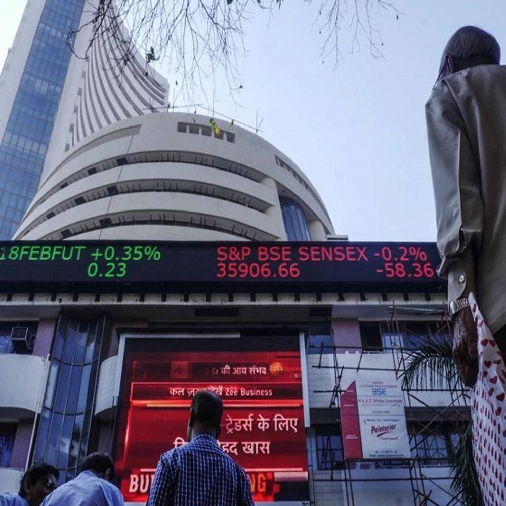 सेंसेक्स 400 अंक गिरकर 77,600 के स्तर पर आया:निफ्टी में भी 100 अंक की गिरावट, यह 23,700 के स्तर पर कारोबार कर रहा