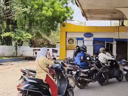 पेट्रोल-डीजल पर VAT घटा सकते हैं राज्य:तेलंगाना में सबसे ज्यादा लगता है टैक्स, ₹10 तक एक्साइज ड्यूटी घटा चुका केंद्र