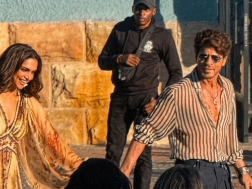 Deepika Padukone With SRK In Cape Town; Shooting King With Baby Bump