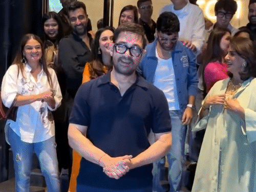 आमिर खान बोले- रिद्धिमा का काम रणबीर कपूर से बेहतर:'दादी की शादी' की स्क्रीनिंग में पहुंचे; आमिर की बहन का फिल्म में अहम रोल