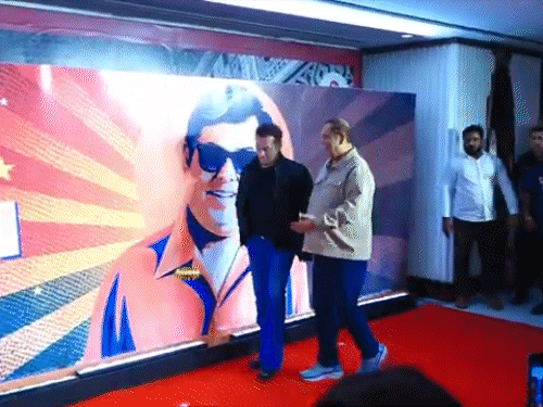 Salman Khan Roasts Varun Dhawan Over Chunri Chunri Remake