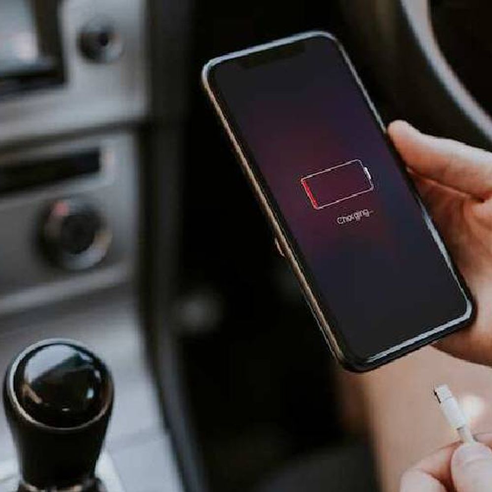 स्मार्टफोन की लाइफ लंबी करने के पांच टिप्स:100% चार्जिंग और फुल स्टोरेज से घटती है फोन की लाइफ, अपडेट्स भी जरूरी