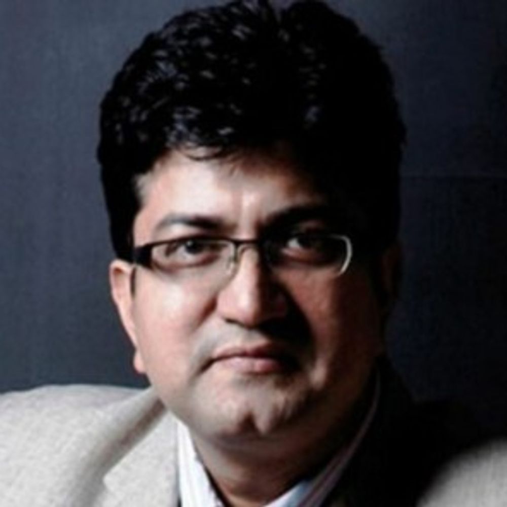 प्रसून जोशी बने प्रसार भारती के नए अध्यक्ष:केंद्र सरकार ने की नियुक्ति, रचनात्मक दुनिया के दिग्गज को मिली बड़ी जिम्मेदारी