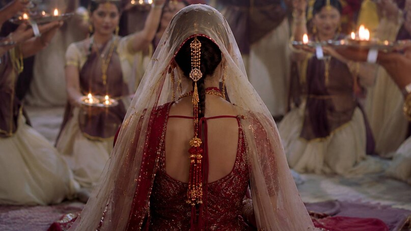 बॉलीवुड की वो संस्कारी ‘भाभी’, जिसने बार डांसर का रोल निभाकर मचाया था तहलका, फिल्म को लोगों ने कहा था ‘चीप’
