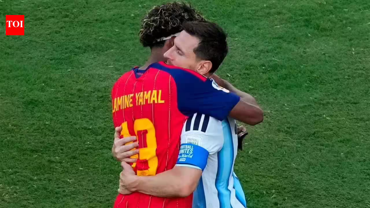 Lionel Messi, Lamine Yamal share emotional hug after Spain's FIFA World Cup triumph - WATCH | Football News 1784517018 Photo