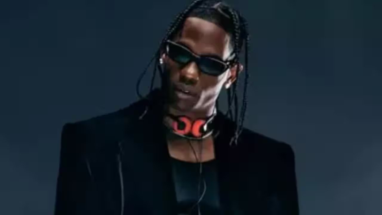 Travis Scott invites daughter Stormi on stage at Fanatics Fest; dances with her while performing ‘Cactus Jack and Friends Live’ | 1784534111 Photo