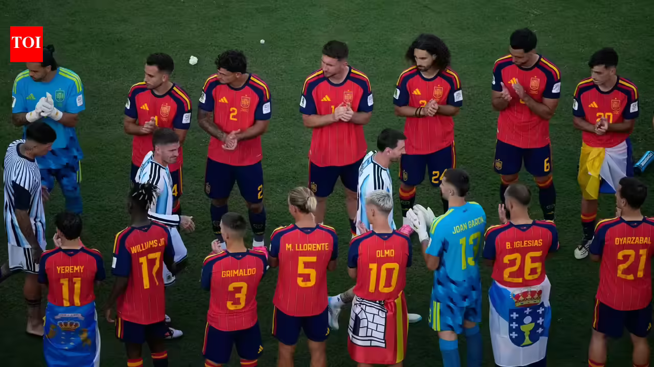 WATCH: Spain players form guard of honour for Lionel Messi after FIFA World Cup win | Football News 1784594552 Photo