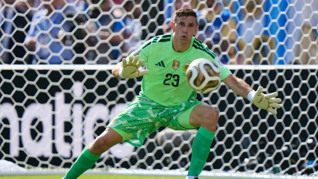 'I'm so sorry, I truly tried my best': Emiliano Martinez apologises, hints at Argentina retirement | Football News 1784646353 Photo